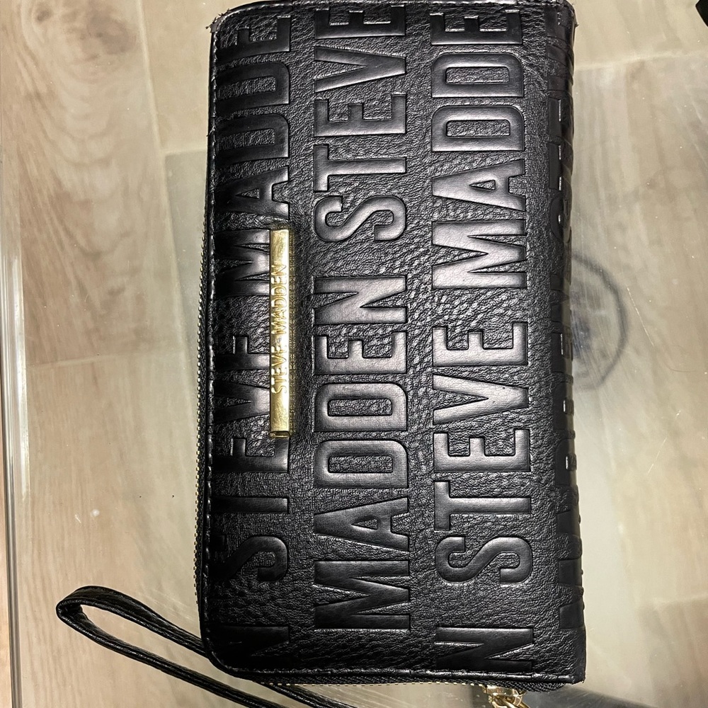 Large Steve Madden wrist wallet